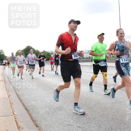 29.06.2025 - hella hamburg halbmarathon Lena Gebhardt http://msf.ph/oto/8475268 29.06.2025 10:33:13 Lombardsbrücke 18951, 12813, 12812, 387, 06, 04, 25, 2276, 1324, 1078, 1237, 1324, 1732, 1764, 1995, 2038, 2054, 2085, 2276, 2838, 2959, 3341, 3391, 3422, 3708, 3753, 3812, 3871, 4030, 4096, 4164, 4445, 4555, 4650, 5110, 5180, 5581, 5917, 6040, 6773, 6861, 7387, 7705, 7982, 8170, 8595, 8839, 8891, 9034, 9143, 9258, 9289, 9471, 9542, 9591, 9592, 9750, 9768, 9780, 11229, 11260, 11713, 11756, 11826, 12039, 12423, 12424, 14305, 14743, 15951 meine-sportfotos.de