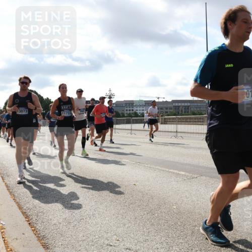29.06.2025 - hella hamburg halbmarathon Lena Gebhardt http://msf.ph/oto/8475332 29.06.2025 09:55:48 Lombardsbrücke 13073, 11733, 2884, 01, 1120, 1143, 1151, 1216, 1257, 1267, 1461, 1502, 1507, 1630, 1689, 1696, 1706, 1884, 1976, 2250, 2260, 2284, 2411, 2706, 2708, 2718, 2818, 2864, 2884, 3060, 3087, 3213, 3399, 3435, 3543, 3654, 3692, 3945, 3985, 4033, 4088, 4093, 4127, 4189, 4324, 4345, 4346, 4557, 4601, 4847, 4890, 4938, 5116, 5421, 5459, 5708, 5915, 6009, 6054, 6134, 6421, 6481, 6532, 6662, 6691, 6994, 7056, 7100, 7224, 7269, 7312, 7332, 8335 meine-sportfotos.de