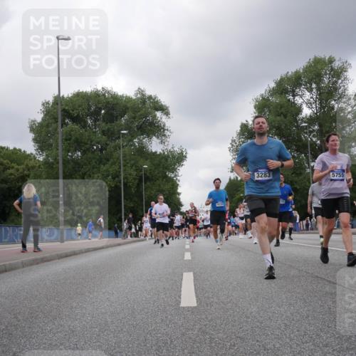 29.06.2025 - hella hamburg halbmarathon Luisa Fischer http://msf.ph/oto/8475341 29.06.2025 10:46:33 Kennedybrücke 16789, 3283, 10, 5755, 1226, 1310, 1467, 2971, 3283, 3764, 4105, 4353, 5755, 8233, 10536 meine-sportfotos.de
