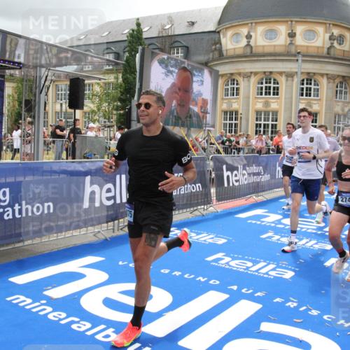 29.06.2025 - hella hamburg halbmarathon Michael Strokosch http://msf.ph/oto/8475388 29.06.2025 10:38:31 Ziel 1710, 2745, 3014, 3790, 8571, 14992, 16075, 16280, 18357, 18761 meine-sportfotos.de