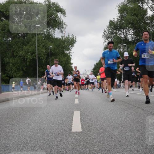 29.06.2025 - hella hamburg halbmarathon Luisa Fischer http://msf.ph/oto/8475397 29.06.2025 10:46:34 Kennedybrücke 1678, 4105, 1310, 19115, 1226, 1226, 1310, 1467, 2971, 3283, 3764, 4105, 4177, 4353, 5755, 10536 meine-sportfotos.de