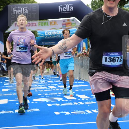 29.06.2025 - hella hamburg halbmarathon Strokosch-Dieckow http://msf.ph/oto/8475401 29.06.2025 10:47:16 Ziel 2274, 2623, 2864, 5024, 6134, 6168, 6203, 6373, 6716, 7480, 10208, 10211, 10423, 11077, 11491, 11518, 13007, 13672, 13782, 14722, 15611, 16089, 16286, 17718, 17915, 18856 meine-sportfotos.de