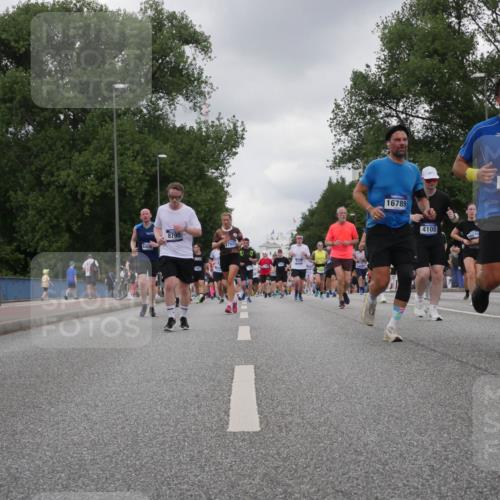 29.06.2025 - hella hamburg halbmarathon Luisa Fischer http://msf.ph/oto/8475411 29.06.2025 10:46:35 Kennedybrücke 840, 8795, 17921, 16789, 4105, 16840, 1310, 12, 1226, 1310, 1467, 2267, 2538, 2971, 3283, 3288, 3764, 4105, 4177, 5755 meine-sportfotos.de