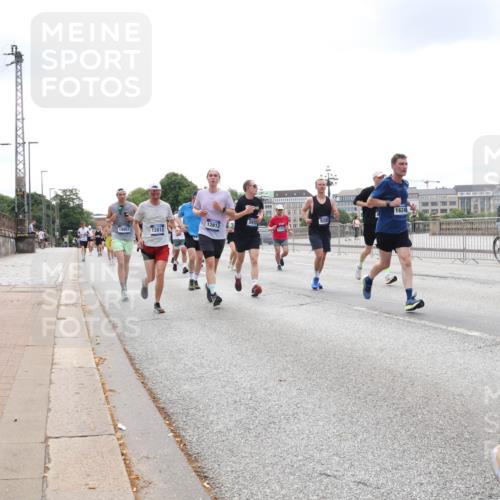 29.06.2025 - hella hamburg halbmarathon Lena Gebhardt http://msf.ph/oto/8475415 29.06.2025 10:33:14 Lombardsbrücke 5917, 12812, 18951, 12813, 16246, 21, 1, 1078, 1237, 1324, 1732, 1764, 1995, 2038, 2054, 2085, 2276, 2838, 2959, 3341, 3391, 3422, 3708, 3753, 3812, 3871, 4030, 4096, 4164, 4445, 4555, 4650, 5110, 5180, 5581, 5917, 6040, 6773, 6861, 7705, 7982, 8170, 8595, 8839, 8891, 9034, 9143, 9258, 9289, 9471, 9542, 9591, 9592, 9750, 9768, 9780, 11229, 11260, 11713, 11756, 11826, 12039, 12423, 12424, 14305, 14743, 15951 meine-sportfotos.de