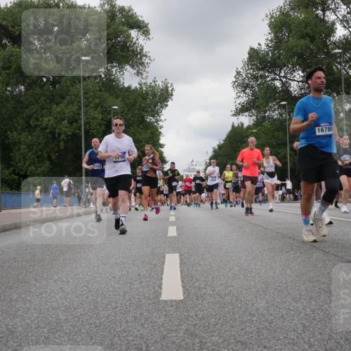 29.06.2025 - hella hamburg halbmarathon Luisa Fischer http://msf.ph/oto/8475427 29.06.2025 10:46:35 Kennedybrücke 8408, 95, 16789, 16840, 1310, 1226, 1310, 1467, 2267, 2538, 2971, 3283, 3288, 3764, 4105, 4177, 5755 meine-sportfotos.de