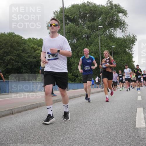 29.06.2025 - hella hamburg halbmarathon Luisa Fischer http://msf.ph/oto/8475475 29.06.2025 10:46:37 Kennedybrücke 8795, 8408, 4177, 1226, 1310, 1467, 1788, 2267, 2538, 2971, 3288, 4105, 4177, 4302, 5755, 7872 meine-sportfotos.de
