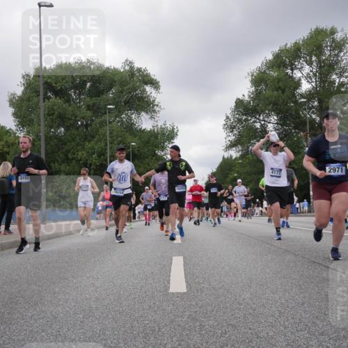 29.06.2025 - hella hamburg halbmarathon Luisa Fischer http://msf.ph/oto/8475612 29.06.2025 10:46:42 Kennedybrücke 10180, 5472, 16263, 16264, 16055, 9267, 4177, 2971, 1226, 1788, 2103, 2267, 2538, 2971, 3288, 3518, 4105, 4177, 4302, 5265, 7461, 7872, 8991 meine-sportfotos.de
