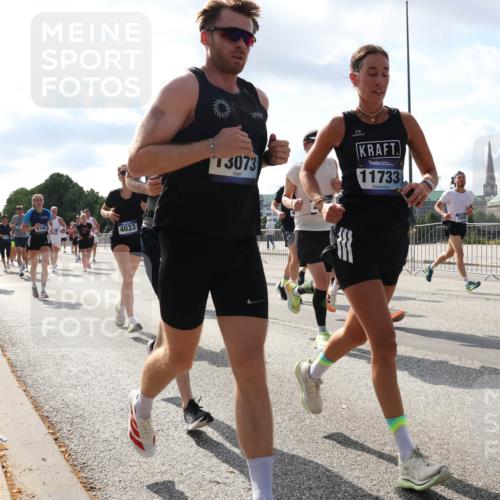 29.06.2025 - hella hamburg halbmarathon Lena Gebhardt http://msf.ph/oto/8475696 29.06.2025 09:55:50 Lombardsbrücke 1717, 4033, 13073, 11733, 1120, 1143, 1151, 1216, 1257, 1267, 1461, 1502, 1507, 1630, 1689, 1706, 1884, 1976, 2083, 2250, 2260, 2284, 2706, 2708, 2718, 2818, 2864, 2884, 3060, 3087, 3213, 3399, 3543, 3654, 3692, 3945, 3985, 4033, 4088, 4127, 4324, 4345, 4346, 4557, 4601, 4847, 4890, 4938, 5116, 5421, 5459, 5708, 5915, 6009, 6054, 6115, 6134, 6421, 6481, 6532, 6691, 6994, 7056, 7100, 7224, 7269, 7312, 7332, 8335 meine-sportfotos.de