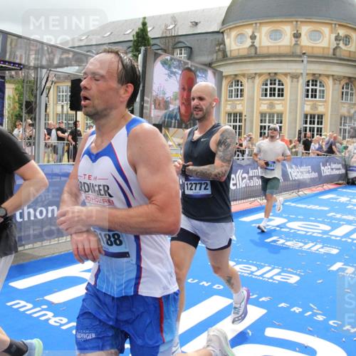29.06.2025 - hella hamburg halbmarathon Michael Strokosch http://msf.ph/oto/8475710 29.06.2025 10:38:47 Ziel 2296, 2719, 4148, 5248, 6684, 8450, 9264, 9403, 9540, 10218, 11055, 11281, 11282, 12772, 13800, 15372, 18188, 19004 meine-sportfotos.de
