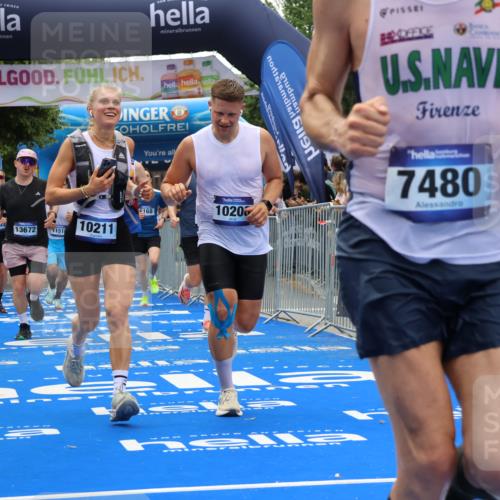 29.06.2025 - hella hamburg halbmarathon Strokosch-Dieckow http://msf.ph/oto/8475750 29.06.2025 10:47:13 Ziel 2623, 2864, 4093, 5024, 6134, 6168, 6203, 6373, 6716, 7480, 7908, 10208, 10211, 11518, 12579, 13007, 13672, 13782, 14722, 15611, 15684, 16286, 17718, 17915, 18856 meine-sportfotos.de