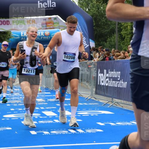 29.06.2025 - hella hamburg halbmarathon Strokosch-Dieckow http://msf.ph/oto/8475801 29.06.2025 10:47:13 Ziel 2623, 2864, 4093, 5024, 6134, 6168, 6203, 6373, 6716, 7480, 7908, 10208, 10211, 11518, 12579, 13007, 13672, 13782, 14722, 15611, 15684, 16286, 17718, 17915, 18856 meine-sportfotos.de