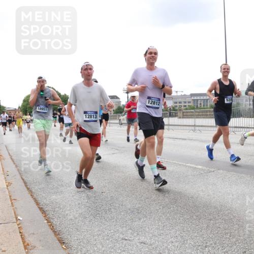 29.06.2025 - hella hamburg halbmarathon Lena Gebhardt http://msf.ph/oto/8475821 29.06.2025 10:33:15 Lombardsbrücke 18951, 12813, 1171, 928, 12812, 1078, 1237, 1324, 1732, 1764, 1995, 2038, 2054, 2085, 2276, 2838, 2959, 3341, 3391, 3422, 3708, 3753, 3812, 3871, 4030, 4096, 4164, 4445, 4555, 4650, 5110, 5180, 5581, 5917, 6040, 6773, 6861, 7705, 7982, 8170, 8595, 8839, 8891, 9034, 9143, 9258, 9289, 9471, 9542, 9591, 9592, 9750, 9768, 9780, 11229, 11260, 11713, 11756, 11826, 12039, 12423, 12424, 14305, 14743, 15951 meine-sportfotos.de