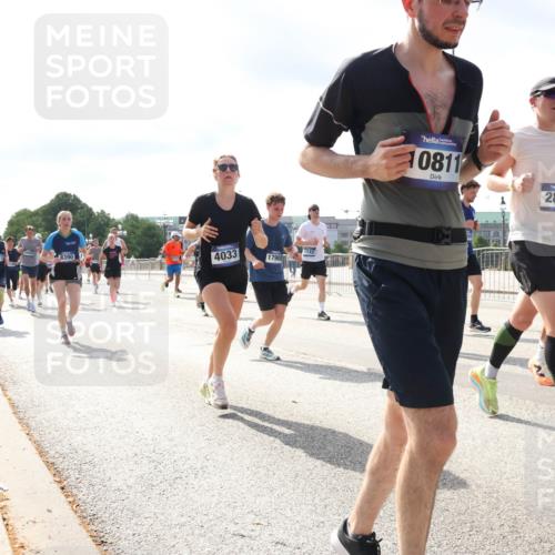29.06.2025 - hella hamburg halbmarathon Lena Gebhardt http://msf.ph/oto/8475918 29.06.2025 09:55:50 Lombardsbrücke 17172, 8390, 4033, 17908, 1143, 10811, 2884, 1120, 1143, 1151, 1216, 1257, 1267, 1461, 1502, 1507, 1630, 1689, 1706, 1884, 1976, 2083, 2250, 2260, 2284, 2706, 2708, 2718, 2818, 2864, 2884, 3060, 3087, 3213, 3399, 3543, 3654, 3692, 3945, 3985, 4033, 4088, 4127, 4324, 4345, 4346, 4557, 4601, 4847, 4890, 4938, 5116, 5421, 5459, 5708, 5915, 6009, 6054, 6115, 6134, 6421, 6481, 6532, 6691, 6994, 7056, 7100, 7224, 7269, 7312, 7332, 8335 meine-sportfotos.de