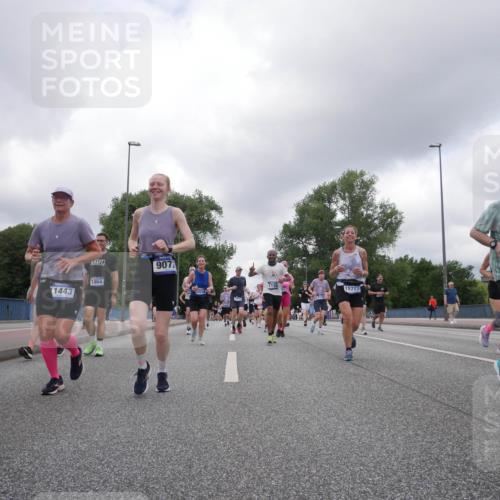 29.06.2025 - hella hamburg halbmarathon Luisa Fischer http://msf.ph/oto/8475923 29.06.2025 10:46:50 Kennedybrücke 1964, 1443, 9072, 3518, 1149, 2154, 15717, 8991, 1788, 1878, 2103, 2158, 3518, 5265, 5370, 5720, 6012, 7461, 8135, 8991, 9831, 9976, 10083, 10200, 10202 meine-sportfotos.de
