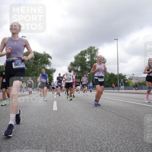 29.06.2025 - hella hamburg halbmarathon Luisa Fischer http://msf.ph/oto/8475943 29.06.2025 10:46:50 Kennedybrücke 1443, 19, 9072, 3518, 1976, 15514, 1149, 15717, 1788, 1878, 2103, 2158, 3518, 5265, 5370, 5720, 6012, 7461, 8135, 8991, 9831, 9976, 10083, 10200, 10202 meine-sportfotos.de