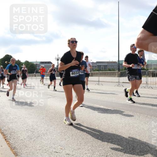 29.06.2025 - hella hamburg halbmarathon Lena Gebhardt http://msf.ph/oto/8476011 29.06.2025 09:55:51 Lombardsbrücke 17173, 8390, 4033, 7908, 127, 78501, 1120, 1143, 1151, 1216, 1257, 1267, 1461, 1502, 1507, 1630, 1689, 1706, 1884, 1976, 2083, 2250, 2260, 2284, 2706, 2708, 2718, 2818, 2864, 2884, 3060, 3087, 3213, 3399, 3543, 3654, 3692, 3945, 3985, 4033, 4088, 4127, 4324, 4345, 4346, 4557, 4601, 4847, 4890, 4938, 5116, 5421, 5459, 5708, 5915, 6009, 6054, 6115, 6134, 6421, 6481, 6532, 6691, 6994, 7056, 7100, 7224, 7269, 7312, 7332, 8335, 8989 meine-sportfotos.de