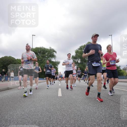 29.06.2025 - hella hamburg halbmarathon Luisa Fischer http://msf.ph/oto/8476033 29.06.2025 10:46:54 Kennedybrücke 5967, 360, 641, 9639, 19043, 1878, 9976, 10200, 8135, 15168, 1816, 1878, 2158, 2361, 5370, 5720, 6012, 7205, 7461, 8135, 9831, 9976, 10083, 10200, 10202 meine-sportfotos.de