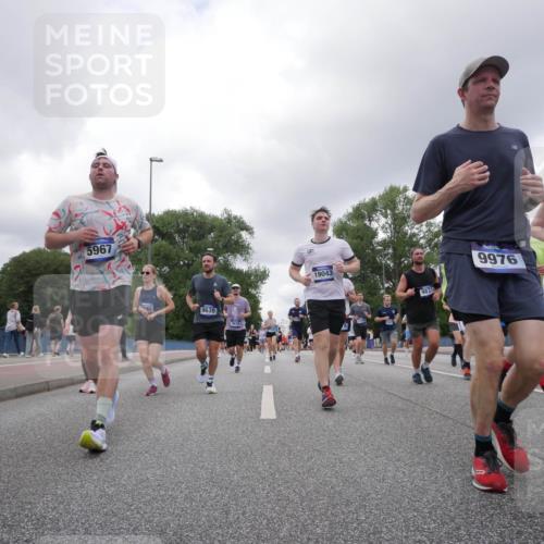 29.06.2025 - hella hamburg halbmarathon Luisa Fischer http://msf.ph/oto/8476040 29.06.2025 10:46:54 Kennedybrücke 5967, 9639, 3638, 19043, 9837, 9976, 8135, 1816, 1878, 2158, 2361, 5370, 5720, 6012, 7205, 7461, 8135, 9831, 9976, 10083, 10200, 10202 meine-sportfotos.de