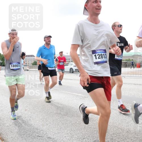 29.06.2025 - hella hamburg halbmarathon Lena Gebhardt http://msf.ph/oto/8476078 29.06.2025 10:33:16 Lombardsbrücke 18951, 11713, 13339, 12813, 5917, 1281, 1078, 1237, 1324, 1732, 1764, 1995, 2038, 2054, 2085, 2276, 2838, 2959, 3341, 3391, 3422, 3708, 3753, 3812, 3871, 4030, 4096, 4164, 4445, 4555, 4650, 5110, 5180, 5581, 5917, 6040, 6773, 6861, 6999, 7705, 7982, 8170, 8595, 8839, 8891, 9034, 9143, 9258, 9289, 9471, 9542, 9591, 9592, 9750, 9768, 9780, 11229, 11260, 11713, 11756, 11826, 12039, 12423, 12424, 14305, 14743, 15951 meine-sportfotos.de