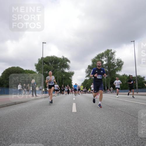 29.06.2025 - hella hamburg halbmarathon Luisa Fischer http://msf.ph/oto/8476099 29.06.2025 10:46:58 Kennedybrücke 15509, 5720, 13417, 1816, 1878, 2361, 5720, 6012, 6096, 7205, 9831, 10202 meine-sportfotos.de