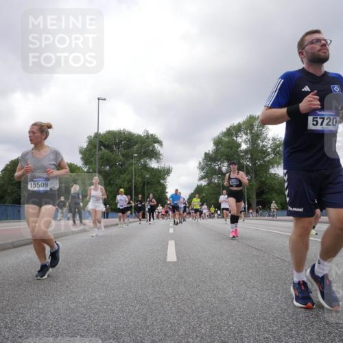 29.06.2025 - hella hamburg halbmarathon Luisa Fischer http://msf.ph/oto/8476150 29.06.2025 10:46:59 Kennedybrücke 15509, 6012, 5720, 1816, 2361, 5720, 6012, 6096, 7205, 10202 meine-sportfotos.de