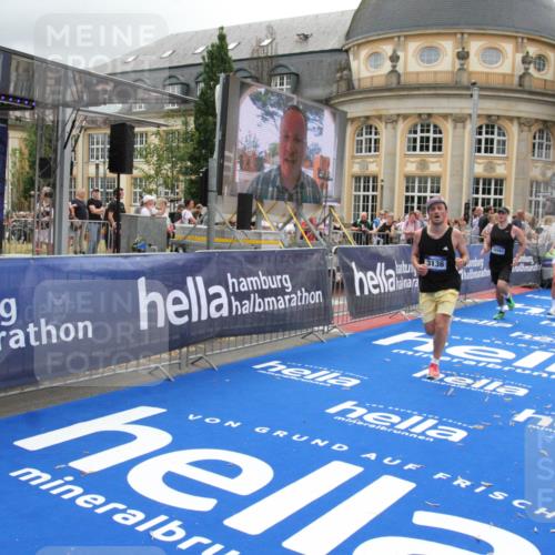 29.06.2025 - hella hamburg halbmarathon Michael Strokosch http://msf.ph/oto/8476219 29.06.2025 10:39:03 Ziel 1164, 1803, 2262, 3136, 4359, 6682, 11447, 13137, 15561, 15873, 18734, 19151 meine-sportfotos.de