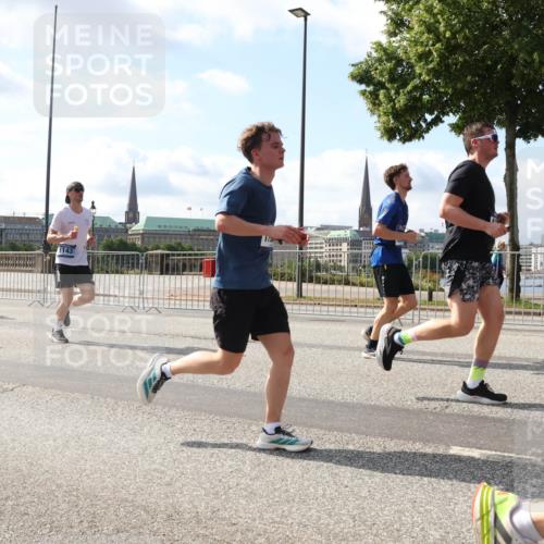 29.06.2025 - hella hamburg halbmarathon Lena Gebhardt http://msf.ph/oto/8476258 29.06.2025 09:55:52 Lombardsbrücke 14458, 657, 1143, 1061, 1120, 1143, 1151, 1216, 1257, 1267, 1461, 1502, 1507, 1630, 1689, 1706, 1884, 1976, 2083, 2250, 2260, 2284, 2504, 2706, 2708, 2718, 2818, 2864, 2884, 3060, 3087, 3213, 3399, 3543, 3654, 3692, 3945, 3985, 4033, 4088, 4127, 4324, 4345, 4346, 4557, 4601, 4847, 4890, 4938, 5116, 5421, 5459, 5708, 5915, 6009, 6054, 6115, 6134, 6421, 6481, 6532, 6691, 6994, 7056, 7100, 7224, 7269, 7312, 7332, 8335, 8989 meine-sportfotos.de
