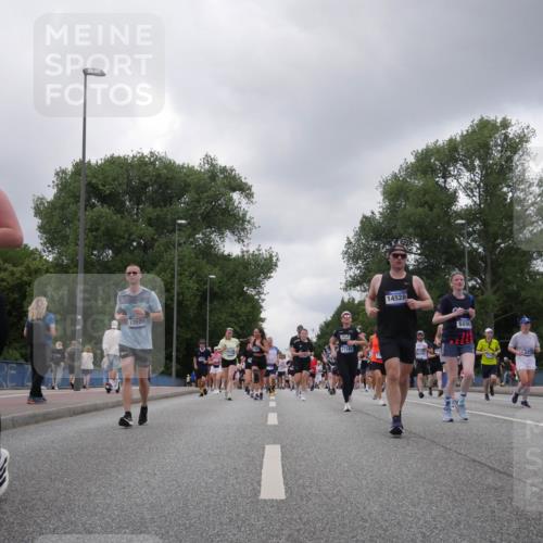 29.06.2025 - hella hamburg halbmarathon Luisa Fischer http://msf.ph/oto/8476276 29.06.2025 10:47:06 Kennedybrücke 10, 13526, 17143, 14528, 6096, 2343, 1816, 2343, 2361, 5214, 5649, 6096, 7205, 9704 meine-sportfotos.de
