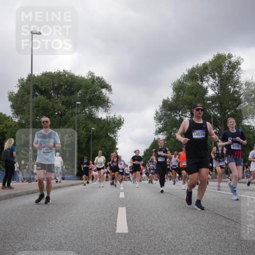 29.06.2025 - hella hamburg halbmarathon Luisa Fischer http://msf.ph/oto/8476301 29.06.2025 10:47:06 Kennedybrücke 14528, 13526, 17143, 112, 19141, 6096, 1816, 2343, 2361, 5214, 5649, 6096, 7205, 9704 meine-sportfotos.de
