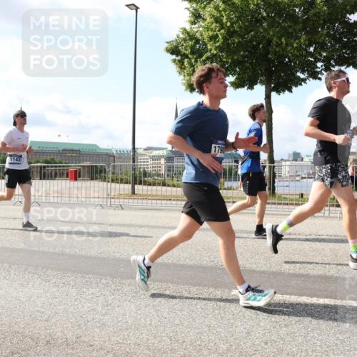 29.06.2025 - hella hamburg halbmarathon Lena Gebhardt http://msf.ph/oto/8476305 29.06.2025 09:55:52 Lombardsbrücke 1143, 1790, 1061, 1120, 1143, 1151, 1216, 1257, 1267, 1461, 1502, 1507, 1630, 1689, 1706, 1884, 1976, 2083, 2250, 2260, 2284, 2504, 2706, 2708, 2718, 2818, 2864, 2884, 3060, 3087, 3213, 3399, 3543, 3654, 3692, 3945, 3985, 4033, 4088, 4127, 4324, 4345, 4346, 4557, 4601, 4847, 4890, 4938, 5116, 5421, 5459, 5708, 5915, 6009, 6054, 6115, 6134, 6421, 6481, 6532, 6691, 6994, 7056, 7100, 7224, 7269, 7312, 7332, 8335, 8989 meine-sportfotos.de