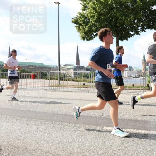 29.06.2025 - hella hamburg halbmarathon Lena Gebhardt http://msf.ph/oto/8476345 29.06.2025 09:55:52 Lombardsbrücke 1143, 1790, 1061, 1120, 1143, 1151, 1216, 1257, 1267, 1461, 1502, 1507, 1630, 1689, 1706, 1884, 1976, 2083, 2250, 2260, 2284, 2504, 2706, 2708, 2718, 2818, 2864, 2884, 3060, 3087, 3213, 3399, 3543, 3654, 3692, 3945, 3985, 4033, 4088, 4127, 4324, 4345, 4346, 4557, 4601, 4847, 4890, 4938, 5116, 5421, 5459, 5708, 5915, 6009, 6054, 6115, 6134, 6421, 6481, 6532, 6691, 6994, 7056, 7100, 7224, 7269, 7312, 7332, 8335, 8989 meine-sportfotos.de