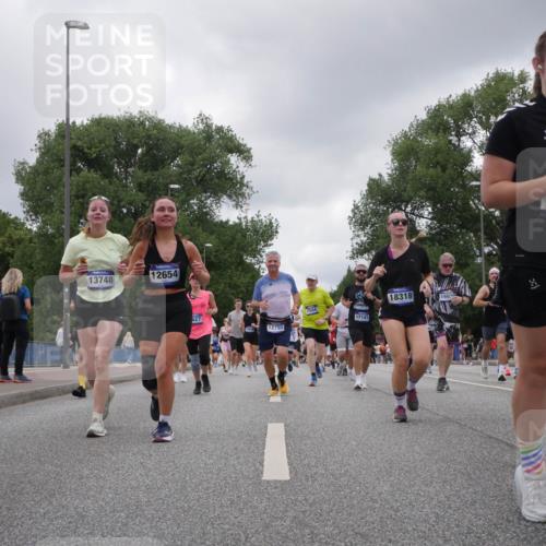 29.06.2025 - hella hamburg halbmarathon Luisa Fischer http://msf.ph/oto/8476428 29.06.2025 10:47:12 Kennedybrücke 13748, 12654, 527, 12792, 7504, 17141, 18318, 1693, 18497, 1955, 2343, 3597, 4636, 5001, 5192, 5201, 5214, 5649, 6931, 7197, 8504, 9704 meine-sportfotos.de