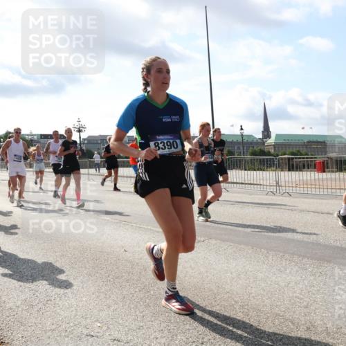 29.06.2025 - hella hamburg halbmarathon Lena Gebhardt http://msf.ph/oto/8476460 29.06.2025 09:55:52 Lombardsbrücke 17173, 17201, 1423, 8390, 1143, 1061, 1120, 1143, 1151, 1216, 1257, 1267, 1461, 1502, 1507, 1630, 1689, 1706, 1884, 1976, 2083, 2250, 2260, 2284, 2504, 2706, 2708, 2718, 2818, 2864, 2884, 3060, 3087, 3213, 3399, 3543, 3654, 3692, 3945, 3985, 4033, 4088, 4127, 4324, 4345, 4346, 4557, 4601, 4847, 4890, 4938, 5116, 5421, 5459, 5708, 5915, 6009, 6054, 6115, 6134, 6421, 6481, 6532, 6691, 6994, 7056, 7100, 7224, 7269, 7312, 7332, 8335, 8989 meine-sportfotos.de