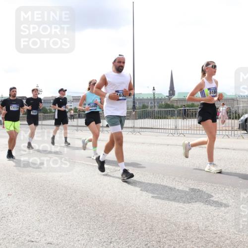 29.06.2025 - hella hamburg halbmarathon Lena Gebhardt http://msf.ph/oto/8476516 29.06.2025 10:33:18 Lombardsbrücke 13339, 2085, 45885, 63, 5180, 1078, 1324, 1732, 1764, 1995, 2038, 2054, 2085, 2276, 2776, 2838, 2959, 3341, 3391, 3422, 3708, 3812, 3871, 4030, 4096, 4164, 4445, 4555, 4650, 5110, 5180, 5581, 5917, 6040, 6773, 6861, 6999, 7705, 7982, 8021, 8170, 8595, 8839, 8891, 9034, 9143, 9234, 9258, 9289, 9471, 9542, 9591, 9592, 9750, 9768, 9780, 11229, 11260, 11713, 11756, 11811, 11826, 12039, 12423, 12424, 14305, 14743, 15951 meine-sportfotos.de