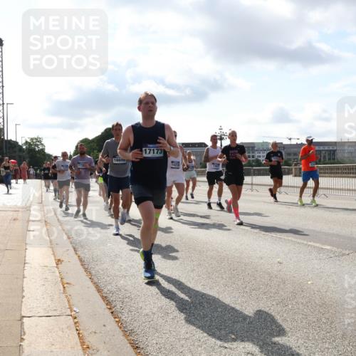 29.06.2025 - hella hamburg halbmarathon Lena Gebhardt http://msf.ph/oto/8476585 29.06.2025 09:55:53 Lombardsbrücke 1720, 7224, 16608, 17173, 14239, 1061, 1120, 1143, 1151, 1216, 1257, 1267, 1461, 1502, 1507, 1630, 1689, 1706, 1884, 1976, 2083, 2250, 2260, 2284, 2504, 2706, 2708, 2718, 2818, 2864, 2884, 3060, 3087, 3213, 3399, 3543, 3654, 3692, 3945, 3985, 4033, 4088, 4127, 4324, 4345, 4346, 4557, 4601, 4847, 4890, 4938, 5116, 5421, 5459, 5708, 5915, 6009, 6054, 6115, 6134, 6421, 6481, 6532, 6691, 6994, 7056, 7100, 7224, 7269, 7312, 7332, 8335, 8989 meine-sportfotos.de