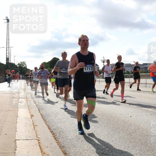 29.06.2025 - hella hamburg halbmarathon Lena Gebhardt http://msf.ph/oto/8476689 29.06.2025 09:55:53 Lombardsbrücke 16608, 7224, 17201, 17173, 1061, 1120, 1143, 1151, 1216, 1257, 1267, 1461, 1502, 1507, 1630, 1689, 1706, 1884, 1976, 2083, 2250, 2260, 2284, 2504, 2706, 2708, 2718, 2818, 2864, 2884, 3060, 3087, 3213, 3399, 3543, 3654, 3692, 3945, 3985, 4033, 4088, 4127, 4324, 4345, 4346, 4557, 4601, 4847, 4890, 4938, 5116, 5421, 5459, 5708, 5915, 6009, 6054, 6115, 6134, 6421, 6481, 6532, 6691, 6994, 7056, 7100, 7224, 7269, 7312, 7332, 8335, 8989 meine-sportfotos.de