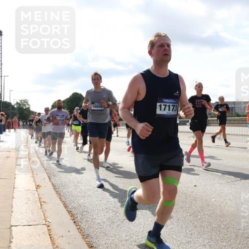 29.06.2025 - hella hamburg halbmarathon Lena Gebhardt http://msf.ph/oto/8476741 29.06.2025 09:55:53 Lombardsbrücke 17201, 10603, 16608, 17173, 1061, 1120, 1143, 1151, 1216, 1257, 1267, 1461, 1502, 1507, 1630, 1689, 1706, 1884, 1976, 2083, 2250, 2260, 2284, 2504, 2706, 2708, 2718, 2818, 2864, 2884, 3060, 3087, 3213, 3399, 3543, 3654, 3692, 3945, 3985, 4033, 4088, 4127, 4324, 4345, 4346, 4557, 4601, 4847, 4890, 4938, 5116, 5421, 5459, 5708, 5915, 6009, 6054, 6115, 6134, 6421, 6481, 6532, 6691, 6994, 7056, 7100, 7224, 7269, 7312, 7332, 8335, 8989 meine-sportfotos.de