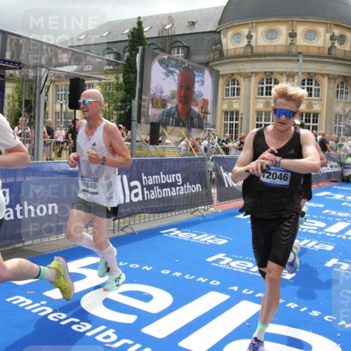 29.06.2025 - hella hamburg halbmarathon Michael Strokosch http://msf.ph/oto/8476753 29.06.2025 10:39:22 Ziel 2044, 4565, 5752, 6037, 8319, 8925, 12046, 13479, 14311, 14359, 15866, 17646 meine-sportfotos.de
