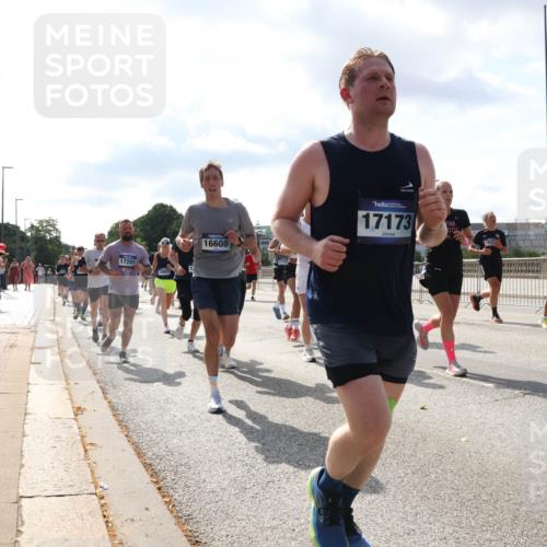 29.06.2025 - hella hamburg halbmarathon Lena Gebhardt http://msf.ph/oto/8476793 29.06.2025 09:55:54 Lombardsbrücke 17201, 10603, 16608, 17173, 1061, 1120, 1143, 1151, 1216, 1257, 1267, 1461, 1502, 1507, 1630, 1689, 1884, 1976, 2083, 2250, 2260, 2284, 2504, 2706, 2708, 2718, 2818, 2864, 2884, 3060, 3087, 3213, 3399, 3543, 3654, 3692, 3945, 3985, 4033, 4088, 4127, 4324, 4345, 4346, 4557, 4601, 4847, 4890, 4938, 5116, 5421, 5459, 5708, 5915, 6009, 6054, 6115, 6134, 6421, 6481, 6532, 6691, 6994, 7056, 7100, 7224, 7269, 7312, 7332, 8335, 8989 meine-sportfotos.de