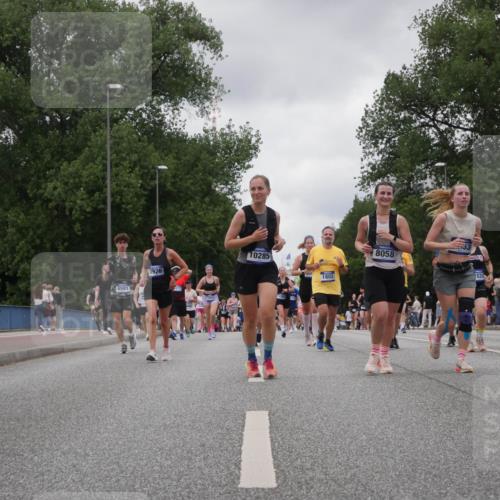 29.06.2025 - hella hamburg halbmarathon Luisa Fischer http://msf.ph/oto/8476847 29.06.2025 10:47:33 Kennedybrücke 8591, 7926, 10285, 1802, 8058, 026, 1026, 1095, 1400, 1459, 1802, 1804, 2073, 2674, 2733, 3065, 5127, 8058, 8591, 10285, 10553 meine-sportfotos.de