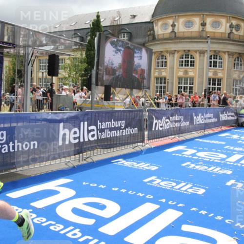 29.06.2025 - hella hamburg halbmarathon Michael Strokosch http://msf.ph/oto/8476855 29.06.2025 10:39:28 Ziel 1343, 2546, 2972, 6037, 6152, 8346, 12335, 12372, 14359, 15013, 15866 meine-sportfotos.de