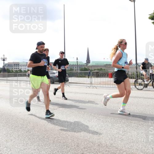 29.06.2025 - hella hamburg halbmarathon Lena Gebhardt http://msf.ph/oto/8476865 29.06.2025 10:33:20 Lombardsbrücke 339, 6775, 1078, 1324, 1732, 1764, 1995, 2038, 2054, 2085, 2276, 2776, 2838, 2959, 3341, 3391, 3708, 3812, 3871, 4030, 4096, 4164, 4445, 4555, 4650, 5110, 5180, 5581, 5917, 6040, 6773, 6861, 6999, 7705, 7982, 8021, 8170, 8282, 8595, 8839, 8891, 9034, 9143, 9234, 9258, 9289, 9438, 9471, 9542, 9591, 9592, 9750, 9768, 9780, 9799, 11229, 11260, 11713, 11756, 11811, 11826, 12039, 12423, 12424, 14305, 14743, 15951 meine-sportfotos.de