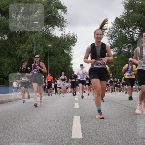 29.06.2025 - hella hamburg halbmarathon Luisa Fischer http://msf.ph/oto/8476875 29.06.2025 10:47:35 Kennedybrücke 8591, 7926, 6973, 12518, 19031, 1, 308, 0285, 180, 8058, 10, 1026, 1095, 1459, 1802, 1804, 2073, 2674, 2733, 3065, 4968, 5127, 5355, 7489, 8058, 8591, 8870, 9331, 10285, 10553 meine-sportfotos.de