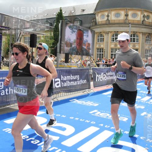29.06.2025 - hella hamburg halbmarathon Michael Strokosch http://msf.ph/oto/8476915 29.06.2025 10:39:31 Ziel 1343, 2546, 2972, 6152, 8346, 9116, 12335, 12372, 15013, 15965 meine-sportfotos.de