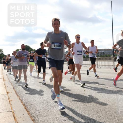 29.06.2025 - hella hamburg halbmarathon Lena Gebhardt http://msf.ph/oto/8476941 29.06.2025 09:55:54 Lombardsbrücke 7224, 17201, 10603, 18487, 16608, 14239, 1267, 1061, 1120, 1143, 1151, 1216, 1257, 1267, 1461, 1502, 1507, 1630, 1689, 1884, 1976, 2083, 2250, 2260, 2284, 2504, 2706, 2708, 2718, 2818, 2864, 2884, 3060, 3087, 3213, 3399, 3543, 3654, 3692, 3945, 3985, 4033, 4088, 4127, 4324, 4345, 4346, 4557, 4601, 4847, 4890, 4938, 5116, 5421, 5459, 5708, 5915, 6009, 6054, 6115, 6134, 6421, 6481, 6532, 6691, 6994, 7056, 7100, 7224, 7269, 7312, 7332, 8335, 8989 meine-sportfotos.de