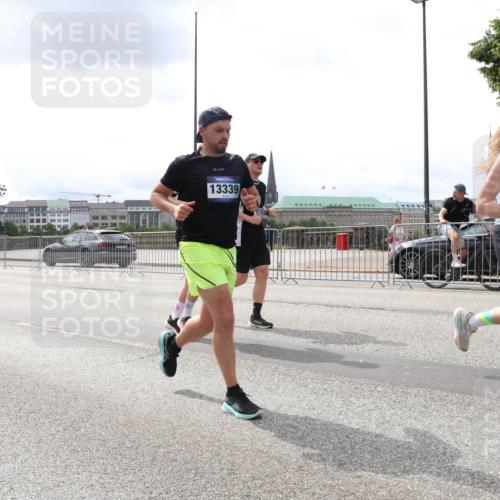 29.06.2025 - hella hamburg halbmarathon Lena Gebhardt http://msf.ph/oto/8476958 29.06.2025 10:33:20 Lombardsbrücke 2838, 13339, 1078, 1324, 1732, 1764, 1995, 2038, 2054, 2085, 2276, 2776, 2838, 2959, 3341, 3391, 3708, 3812, 3871, 4030, 4096, 4164, 4445, 4555, 4650, 5110, 5180, 5581, 5917, 6040, 6773, 6861, 6999, 7705, 7982, 8021, 8170, 8282, 8595, 8839, 8891, 9034, 9143, 9234, 9258, 9289, 9438, 9471, 9542, 9591, 9592, 9750, 9768, 9780, 9799, 11229, 11260, 11713, 11756, 11811, 11826, 12039, 12423, 12424, 14305, 14743, 15951 meine-sportfotos.de