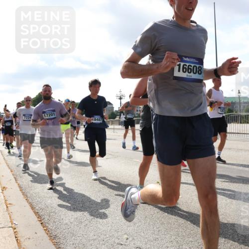 29.06.2025 - hella hamburg halbmarathon Lena Gebhardt http://msf.ph/oto/8477030 29.06.2025 09:55:55 Lombardsbrücke 7224, 17201, 18487, 17734, 16608, 1267, 1061, 1120, 1143, 1151, 1216, 1257, 1267, 1461, 1502, 1507, 1630, 1689, 1884, 1976, 2083, 2250, 2260, 2284, 2504, 2706, 2708, 2718, 2818, 2864, 2884, 3060, 3087, 3213, 3399, 3543, 3654, 3692, 3945, 3985, 4033, 4088, 4127, 4324, 4345, 4346, 4557, 4601, 4847, 4890, 4938, 5116, 5421, 5459, 5915, 6009, 6054, 6115, 6134, 6421, 6481, 6532, 6691, 6994, 7056, 7100, 7178, 7224, 7269, 7332, 8335, 8989 meine-sportfotos.de