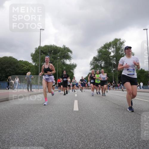 29.06.2025 - hella hamburg halbmarathon Luisa Fischer http://msf.ph/oto/8477035 29.06.2025 10:47:41 Kennedybrücke 2803, 12518, 8870, 1095, 19031, 2073, 1095, 1802, 1804, 2073, 3065, 4968, 5127, 5355, 6036, 7489, 8763, 8870, 9331, 9333, 10707 meine-sportfotos.de