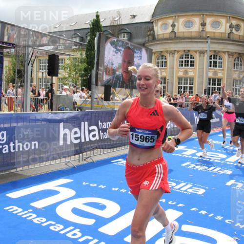 29.06.2025 - hella hamburg halbmarathon Michael Strokosch http://msf.ph/oto/8477050 29.06.2025 10:39:37 Ziel 1343, 7152, 7154, 9116, 9265, 11284, 11806, 14077, 15094, 15336, 15828, 15965, 17215, 17360, 18154, 18285, 18803 meine-sportfotos.de