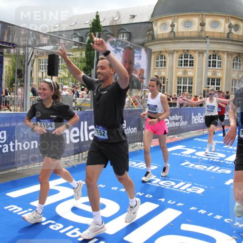 29.06.2025 - hella hamburg halbmarathon Michael Strokosch http://msf.ph/oto/8477142 29.06.2025 10:39:39 Ziel 1358, 4888, 7152, 7154, 9116, 9265, 11284, 11806, 14077, 15094, 15336, 15828, 15965, 17215, 17360, 17425, 18154, 18285, 18803 meine-sportfotos.de